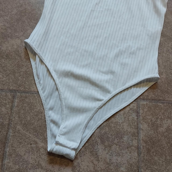 Boohoo ribbed bodysuit 12 - Picture 2 of 4